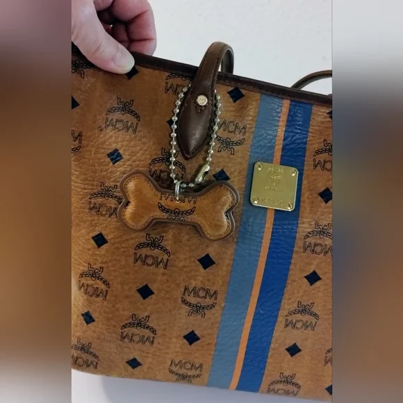 MCM Medium Liz Shopper Tote With MCM Bone Bag Charm - Picture 8 of 14